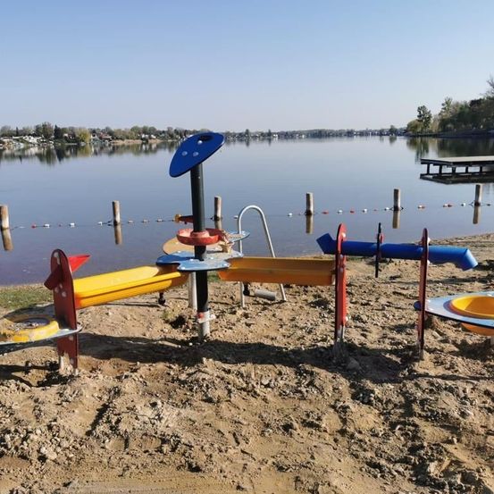 Bild enthält, Nature, Outdoors, Scenery, Outdoor Play Area, Play Area, Lakefront