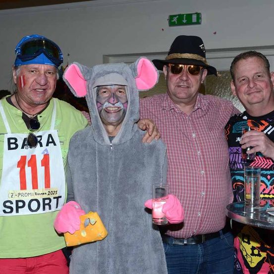 Bild enthält, T-Shirt, People, Person, Photography, Portrait, Balloon, Adult, Male, Man, Woman