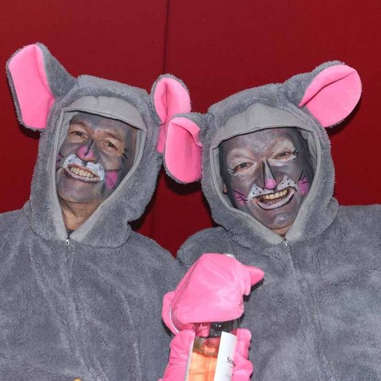 Bild enthält, Costume, Person, Face, Photography, Portrait, Adult, Male, Man, Hood, Baby