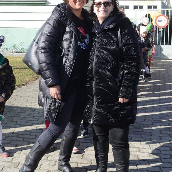 Bild enthält, Coat, Jacket, Person, Portrait, Costume, Sunglasses, Street, Adult, Male, Man