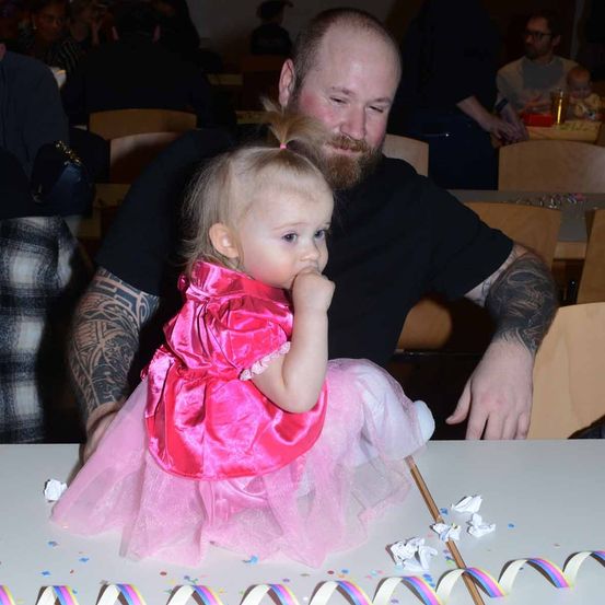 Bild enthält, Icing, Person, Photography, Portrait, People, Adult, Female, Woman, Male, Man