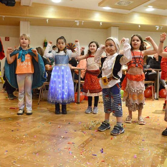 Bild enthält, People, Person, Celebrating, Adult, Bride, Female, Woman, Male, Man, Child