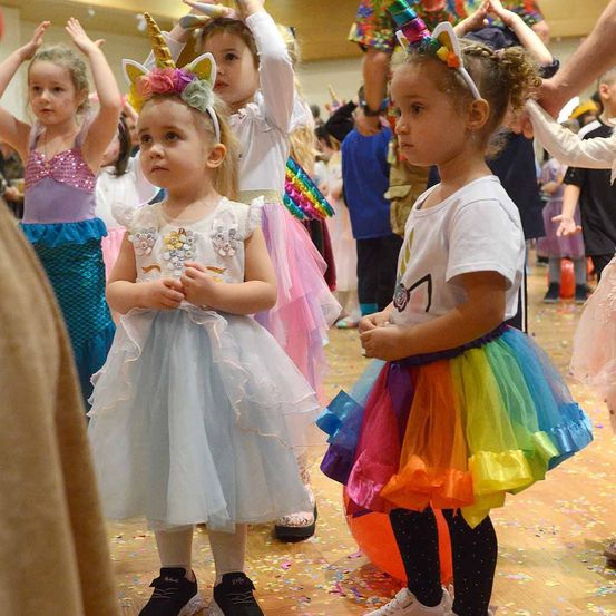 Bild enthält, People, Person, Child, Female, Girl, Face, Portrait, Dress, Costume, Hat