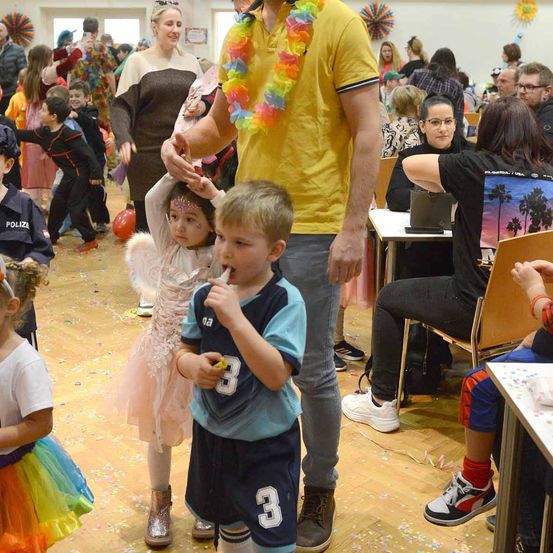 Bild enthält, People, Person, Photography, Portrait, Adult, Female, Woman, Boy, Child, Male