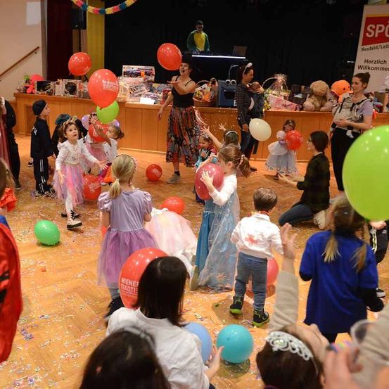 Bild enthält, People, Person, Balloon, Boy, Child, Male, Female, Girl, Celebrating, Kindergarten