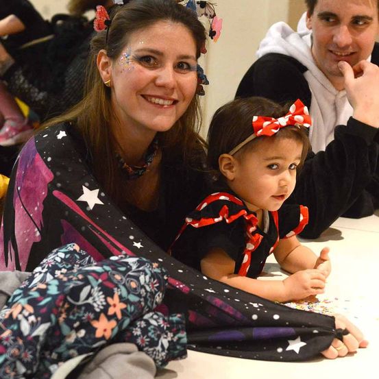 Bild enthält, Person, Photography, Portrait, People, Adult, Female, Woman, Dress, Accessories, Baby