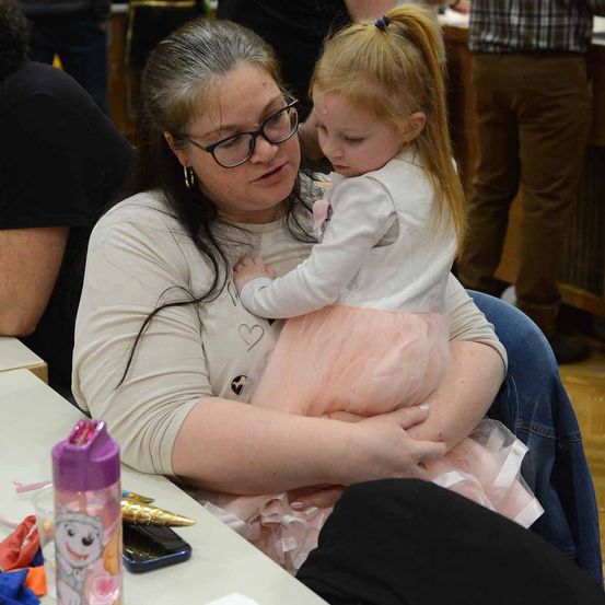 Bild enthält, Person, Photography, Portrait, Glasses, People, Restaurant, Adult, Male, Man, Dining Table