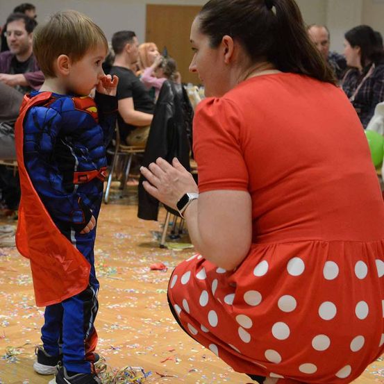 Bild enthält, Adult, Female, Person, Woman, Boy, Child, Male, People, Face, Head