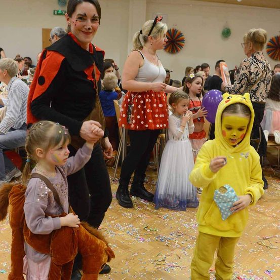 Bild enthält, People, Person, Portrait, Child, Female, Girl, Adult, Woman, Male, Man