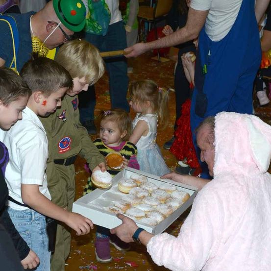 Bild enthält, People, Person, Boy, Child, Male, Female, Girl, Baby, Adult, Man