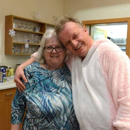 Bild enthält, Face, Person, Photography, Portrait, Blouse, Glasses, Adult, Female, Woman, Cabinet