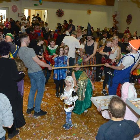 Bild enthält, People, Person, Adult, Male, Man, Bride, Female, Woman, Fun, Party