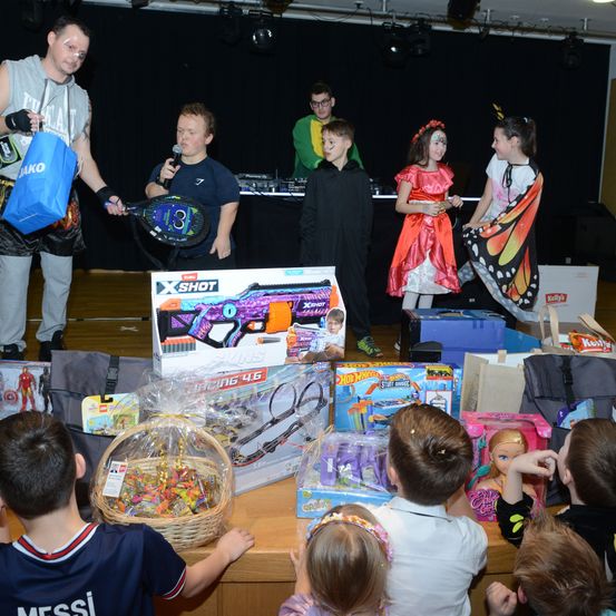 Bild enthält, Person, Boy, Child, Male, Female, Girl, People, Face, Head, Kindergarten