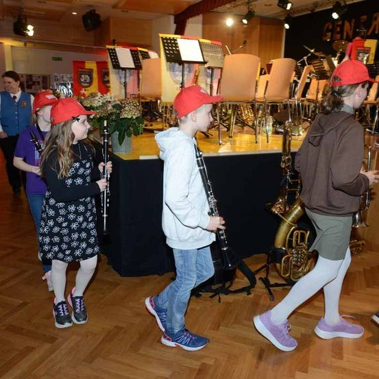 Bild enthält, Pants, People, Person, Jeans, Adult, Male, Man, Boy, Child, Urban