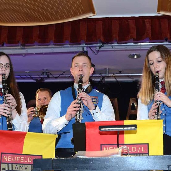 Bild enthält, Adult, Female, Person, Woman, Male, Man, Musical Instrument, Clarinet, Face, Oboe