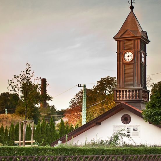 Bild enthält, Architecture, Building, Clock Tower, Tower, Spire