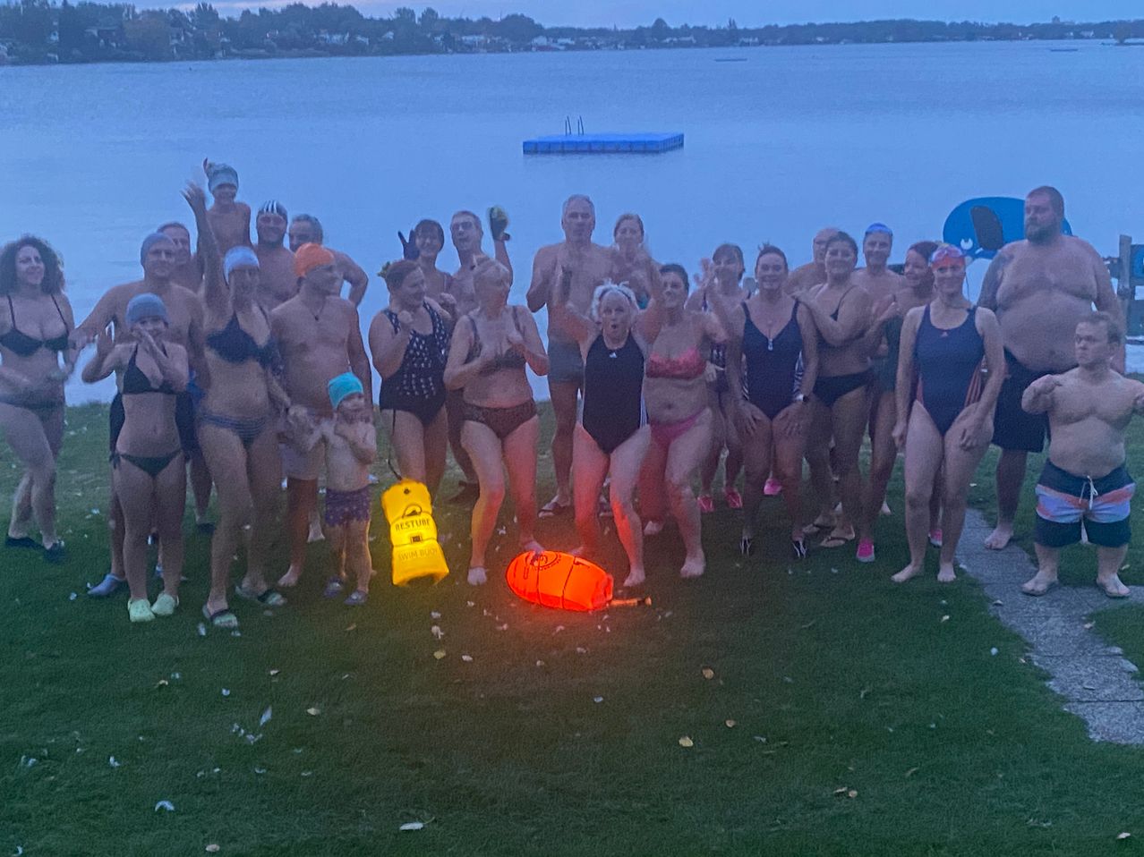 Bild enthält, Swimwear, People, Person, Adult, Male, Man, Baby, Shorts, Face, Water