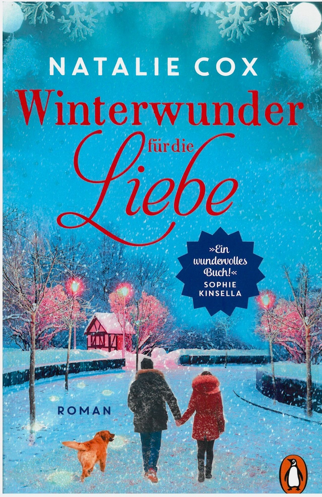 Ein Buchcover zeigt eine verschneite Landschaft mit einem Paar, das spazieren geht. Der Titel lautet 'Winterwunder' in Rot, und darunter steht 'furdie Liebe'. Das Paar trägt Winterkleidung, und es gibt ein Haus im Hintergrund. Der Text ist in Rot und Blau gehalten, und es gibt Bäume mit roten Blättern und einen rosafarbenen Himmel.