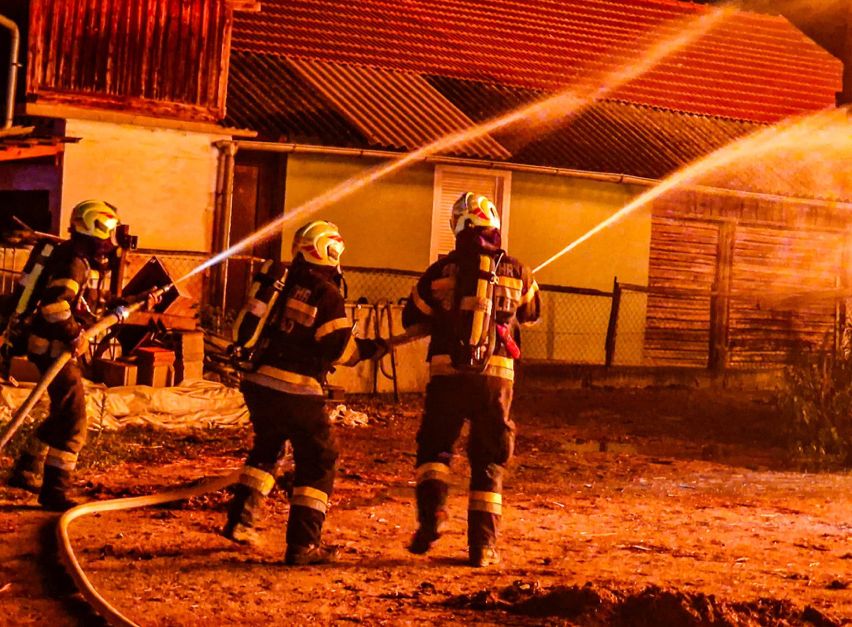 Bild enthält, Person, Extinguishing Fire, Fire