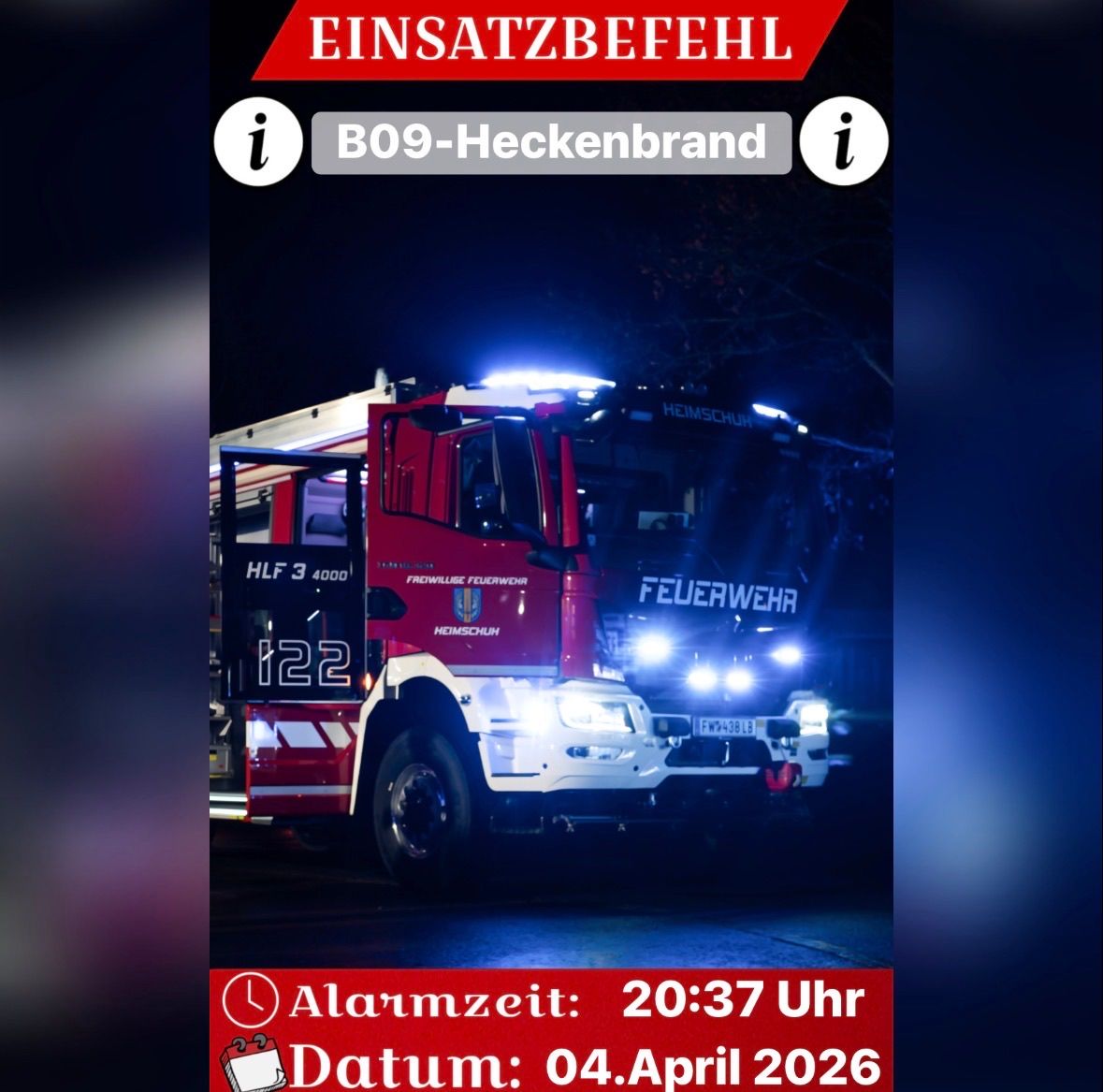 Ein roter Feuerwehrwagen mit der Nummer 122 steht nachts geparkt. Das Fahrzeug kommt von Heimschu. Datum und Uhrzeit des Vorfalls werden angezeigt.