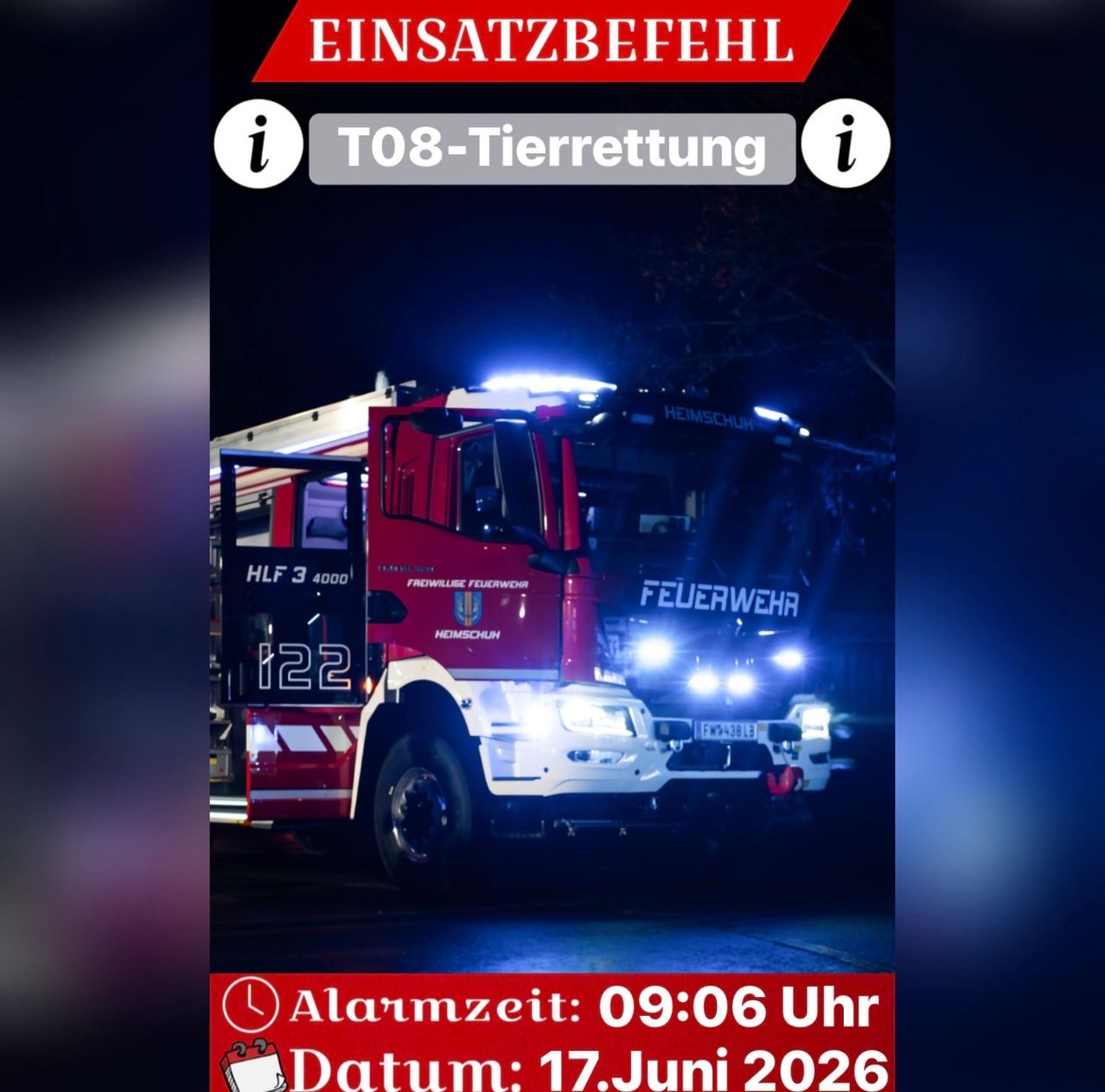 Ein roter Feuerwehrwagen mit eingeschalteten Lichtern ist nachts geparkt. Der Text lautet 'EINSATZBEFEHL T08-Tierrettung' und 'Alarmzeit: 09:06 Uhr Datum: 17.Juni 2026'.