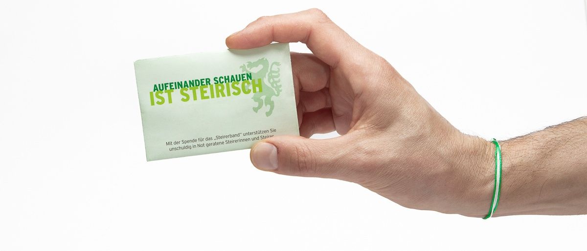 Bild enthält, Paper, Text, Business Card, Baby, Person