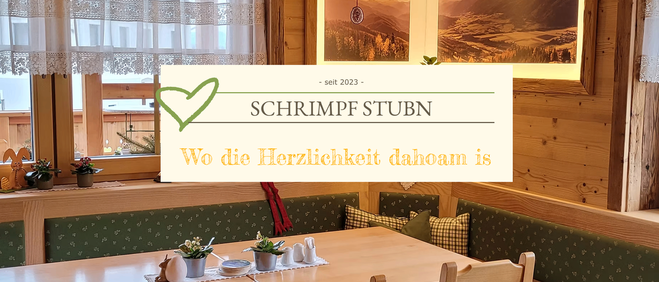 Ein Restaurantinnenraum mit einem für Gäste gedeckten Tisch. Der Tisch hat Blumen, Salz- und Pfefferstreuer und Teller. Es wirkt gemütlich und einladend.