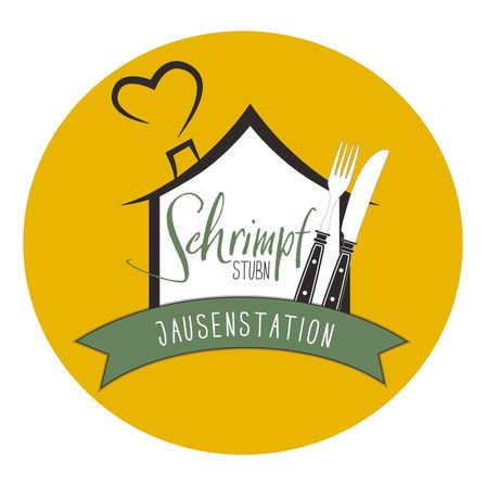 Ein kreisförmiges Logo für ein Restaurant oder Café namens Shrimpf Stuben mit einem Haussymbol, Besteck und einem Herz darüber. Der Text Jausenstation steht auf einem Band darunter.