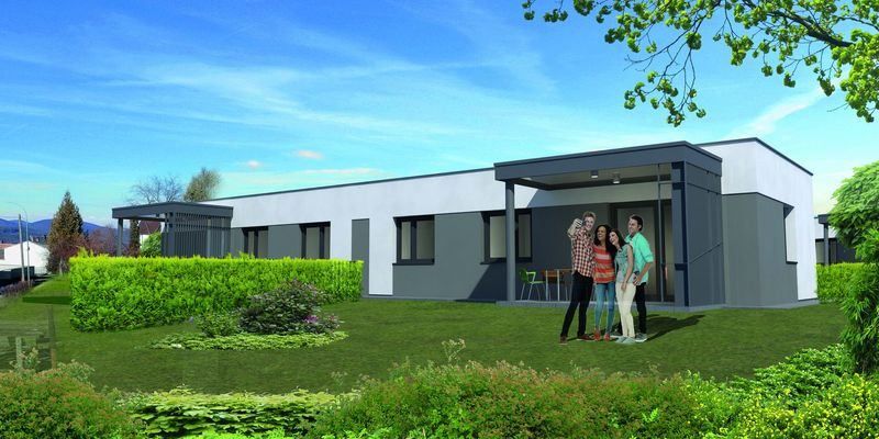 Eine künstlerische Darstellung eines modernen Hauses mit vier davor stehenden Personen. Das Haus hat eine grau-weiße Außenfassade.