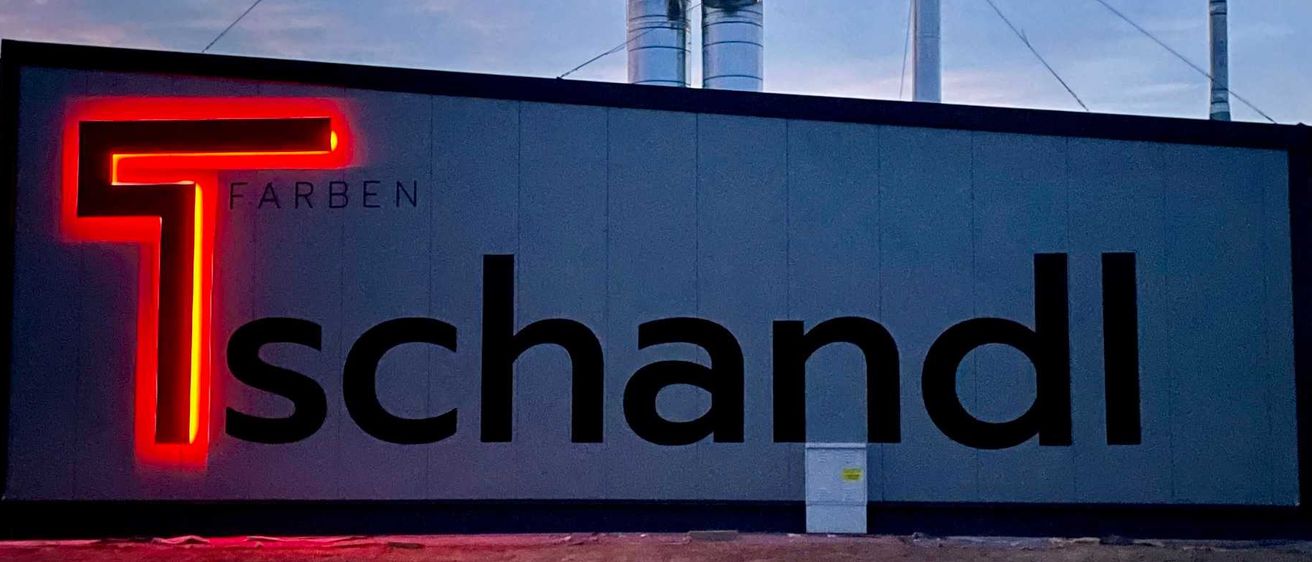 Bild enthält, Sign, Symbol, Text, Scoreboard, Number