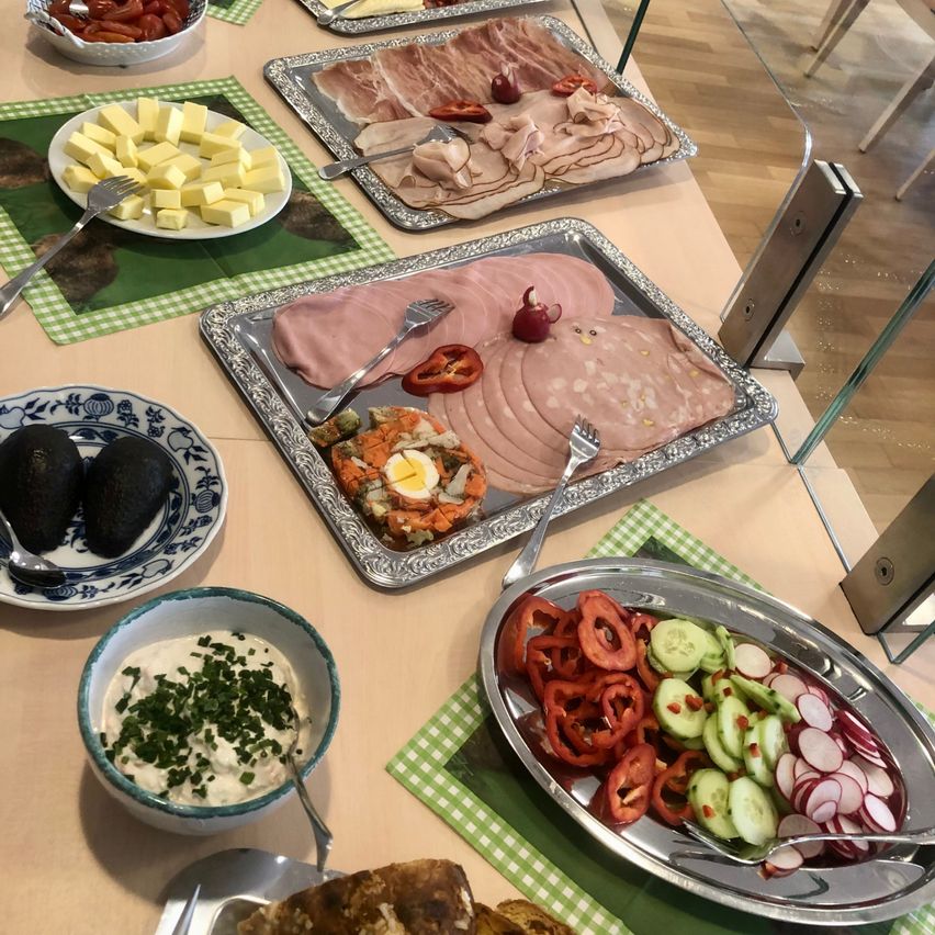 Bild enthält, Brunch, Food, Food Presentation, Plate, Cutlery, Fork, Bread