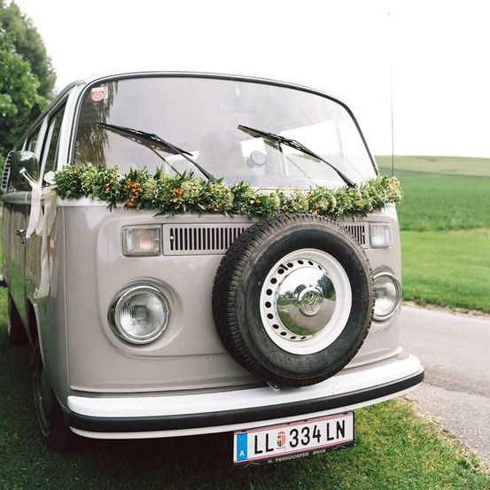 Bild enthält, Machine, Wheel, Bumper, Transportation, Vehicle, Caravan, Van, Car, Tire, License Plate