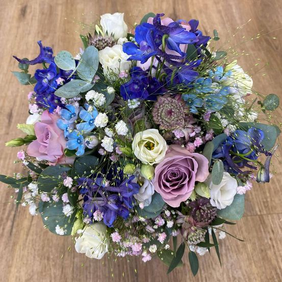 Bild enthält, Flower, Flower Arrangement, Plant, Flower Bouquet, Art, Floral Design, Graphics, Pattern, Rose