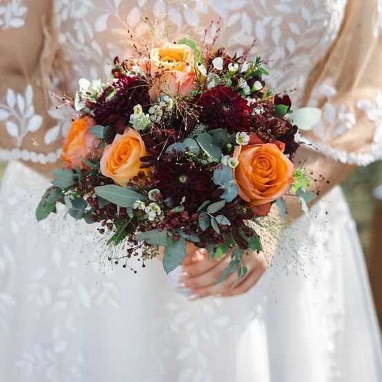 Bild enthält, Flower, Flower Arrangement, Flower Bouquet, Plant, Art, Floral Design, Graphics, Pattern, Rose