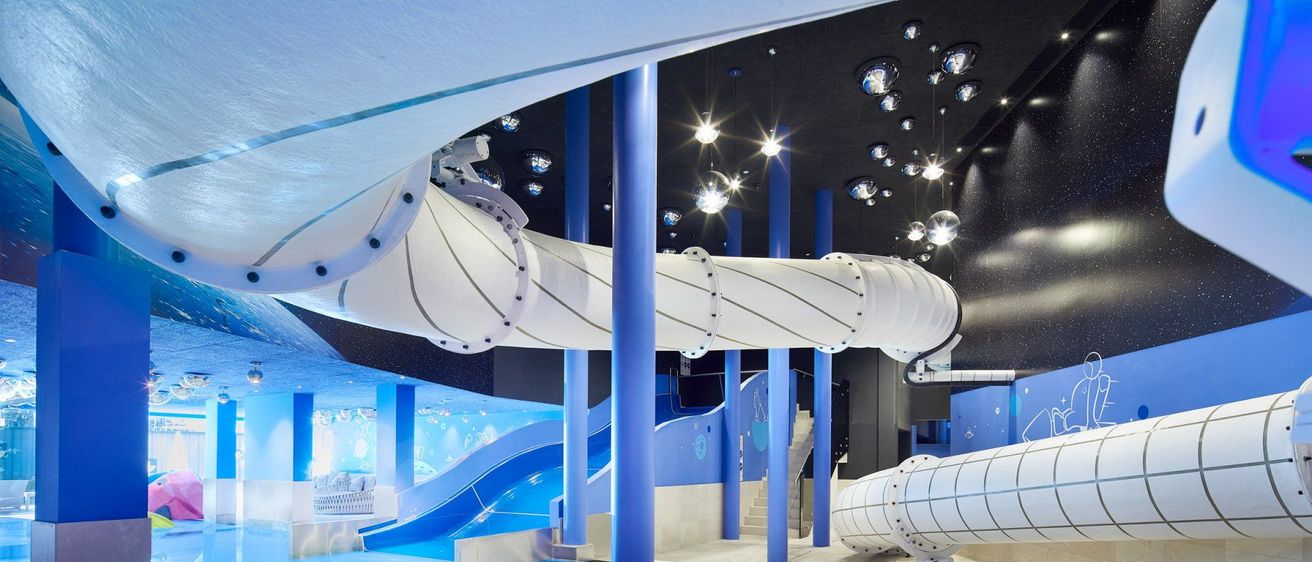 Image contains, Water, Indoors, Pool, Amusement Park, Water Park, Play Area, Hot Tub, Tub, Swimming Pool