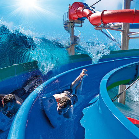 Bild enthält, Water, Person, Swimming, Boat, Amusement Park, Water Park, Nature, Outdoors, Sea, Face