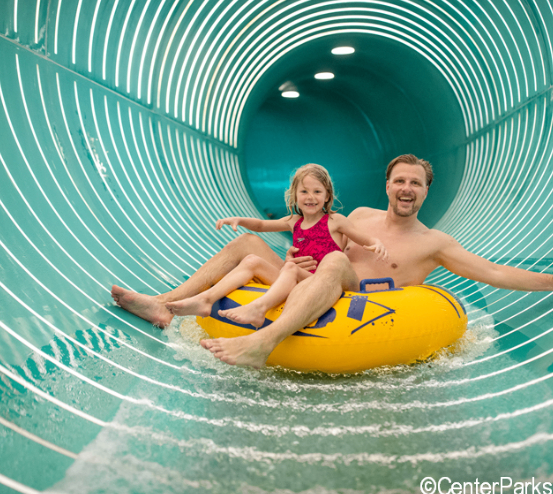 Bild enthält, Water, Child, Female, Girl, Person, Adult, Woman, Face, Head, Tubing