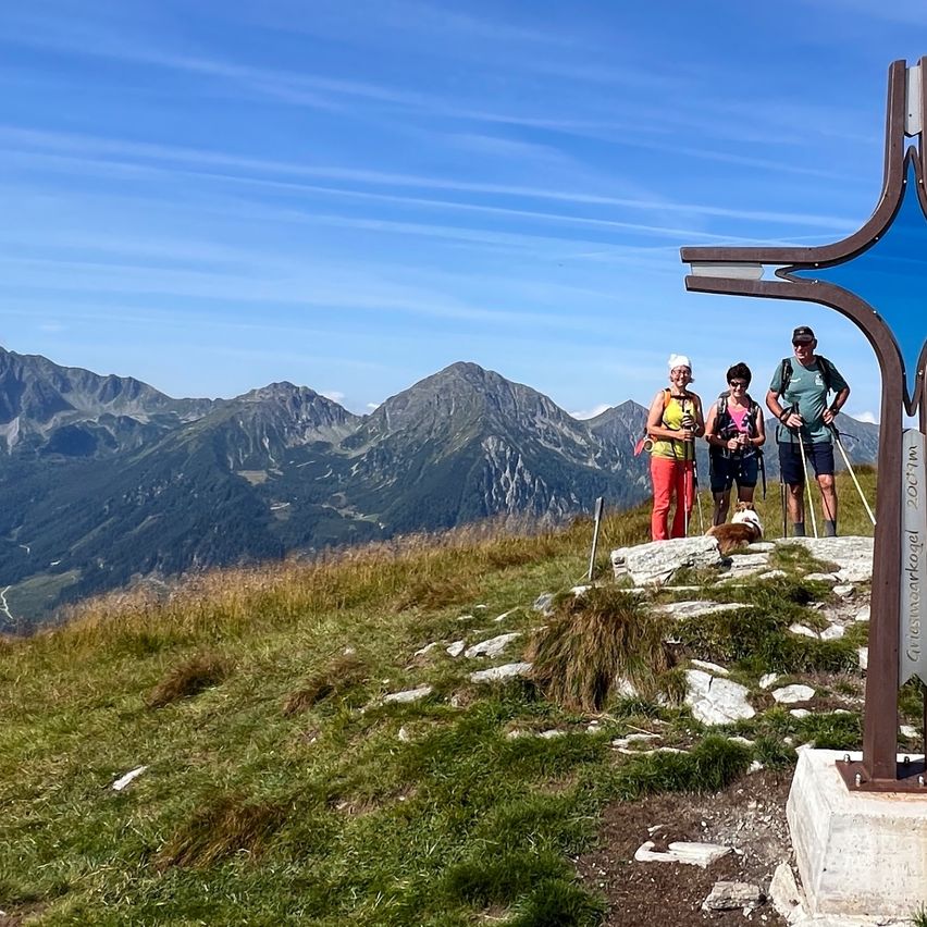 Bild enthält, Cross, Symbol, Person, Outdoors, Nature, Scenery