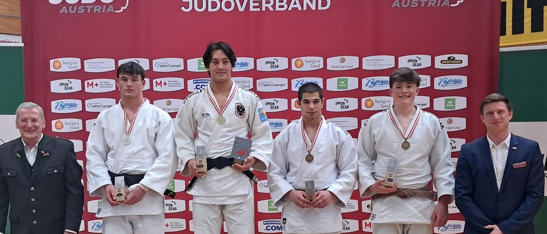 Bild enthält, Judo, Person, Adult, Male, Man, Jeans, Coat, People, Crowd, Face