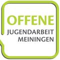 Ein grünes quadratisches Logo mit 'OFFENE JUGENDARBEIT MEINUNGEN' in Großbuchstaben geschrieben. Der Text 'OFFENE' ist größer und über 'JUGENDARBEIT MEINUNGEN' positioniert. Das Logo hat einen grünen Rand.