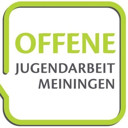 Ein grünes quadratisches Logo mit 'OFFENE JUGENDARBEIT MEINUNGEN' in Großbuchstaben geschrieben. Der Text 'OFFENE' ist größer und über 'JUGENDARBEIT MEINUNGEN' positioniert. Das Logo hat einen grünen Rand.