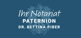 Ein blauer Hintergrund zeigt ein Logo mit einem stilisierten Adler, der einen Schild und eine Kette hält. Der Text 'Ihr Notariat PATERNION' steht über dem Adler und 'DR. BETTINA PIBER' darunter. Der Adler und der Schild sind in Grau, die Kette in Silber. Der Text ist weiß.