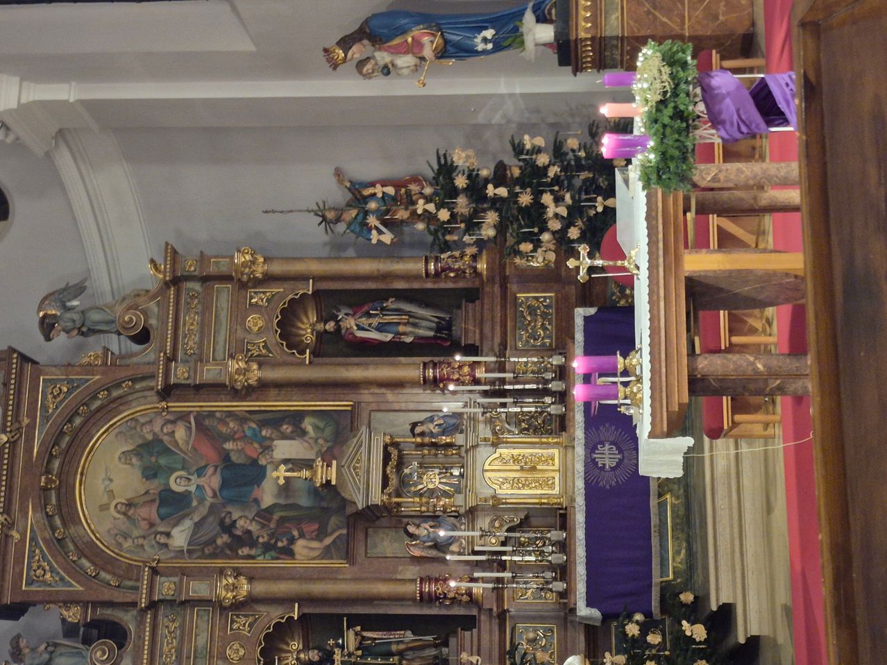 Bild enthält, Altar, Architecture, Building, Church, Prayer, Person, Adult, Bride, Female, Woman