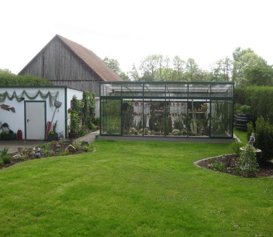 Bild enthält, Garden, Nature, Outdoors, Backyard, Yard, Grass, Plant, Lawn, Gardening, Gate