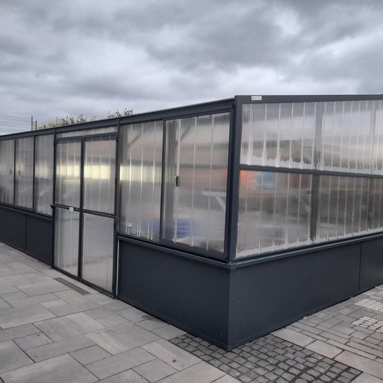 Bild enthält, Floor, Indoors, Interior Design, Outdoors, Hot Tub, Tub