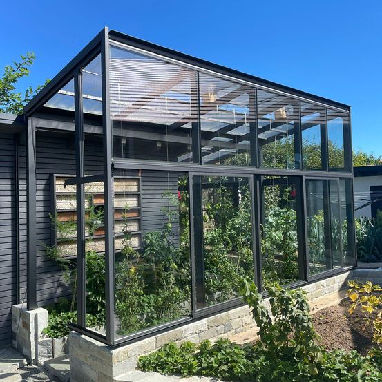 Bild enthält, Garden, Nature, Outdoors, Indoors, Interior Design, Gardening, Building, Housing, Backyard, Yard