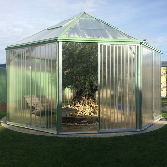 Bild enthält, Garden, Nature, Outdoors, Gardening, Grass, Plant, Backyard, Greenhouse, Interior Design, Gate