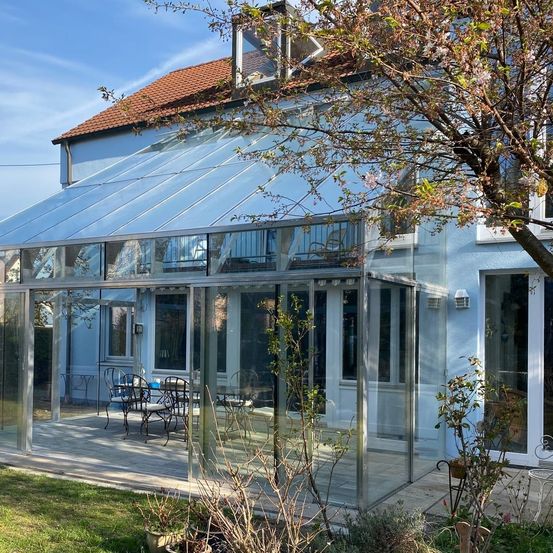 Bild enthält, Garden, Nature, Outdoors, Interior Design, Gardening, French Window, Chair, Shelter, Housing, Plant