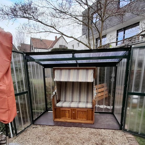 Bild enthält, Indoors, Interior Design, Bed, Bedroom, Furniture, Room, Outdoors