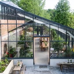 Bild enthält, Garden, Nature, Outdoors, Interior Design, Gardening, Housing, Patio, Chair, Backyard, Porch